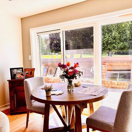 Oceanside Manor - Golf Course View Bed & Breakfast Qualicum Beach Ngoại thất bức ảnh