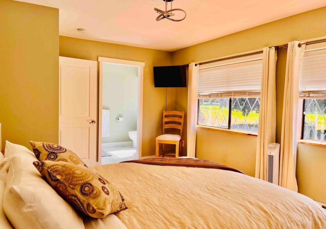 Oceanside Manor - Golf Course View Bed & Breakfast Qualicum Beach Ngoại thất bức ảnh
