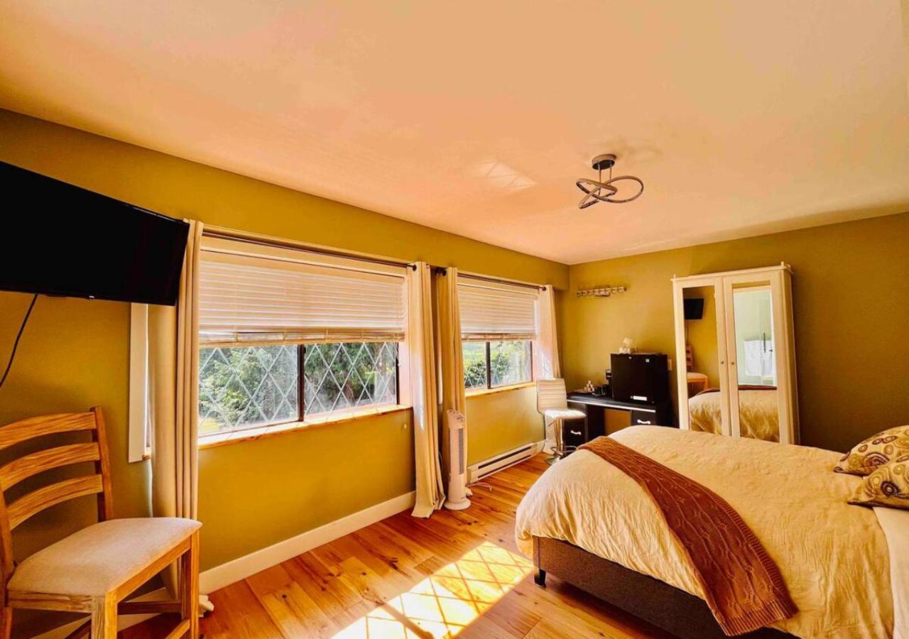 Oceanside Manor - Golf Course View Bed & Breakfast Qualicum Beach Ngoại thất bức ảnh