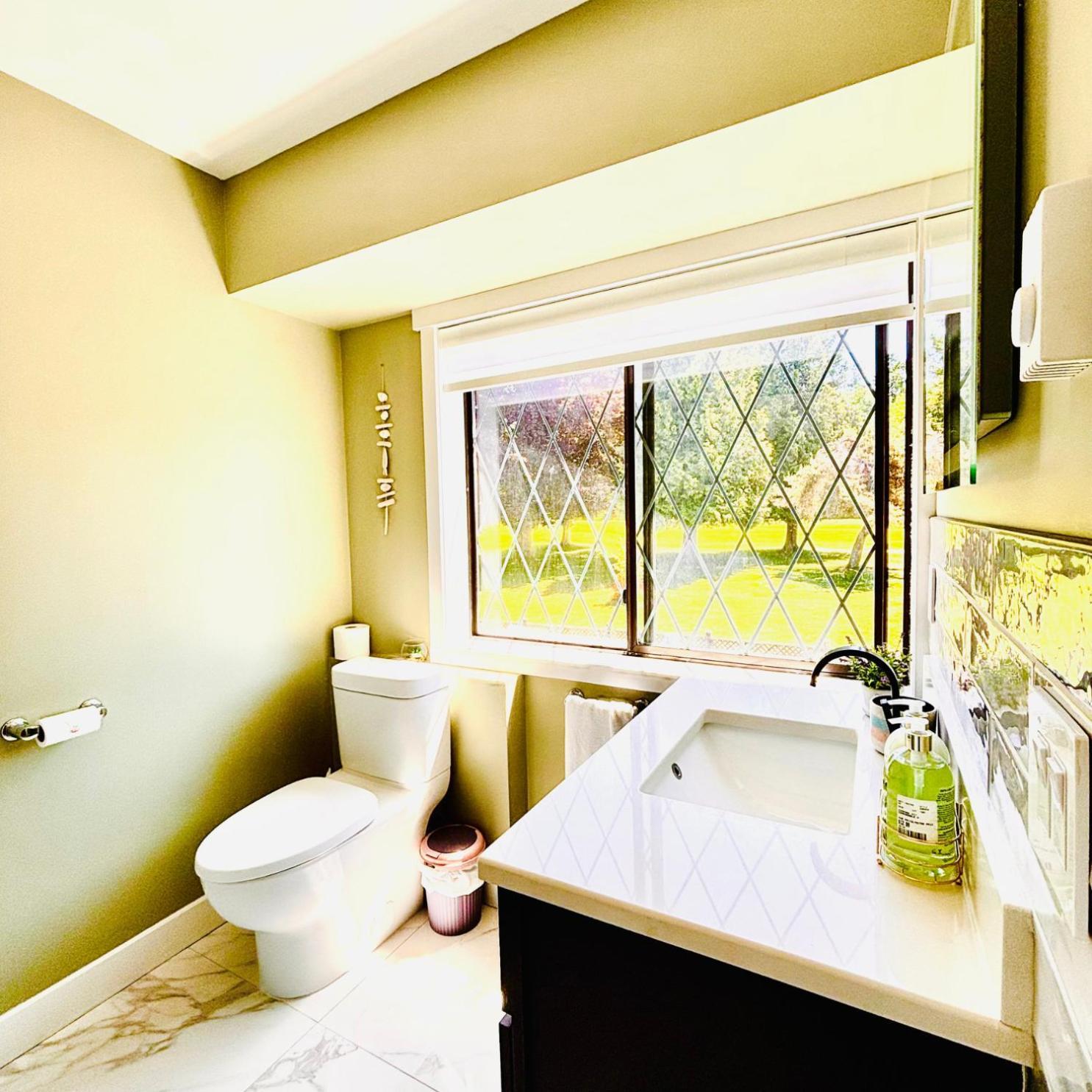 Oceanside Manor - Golf Course View Bed & Breakfast Qualicum Beach Ngoại thất bức ảnh