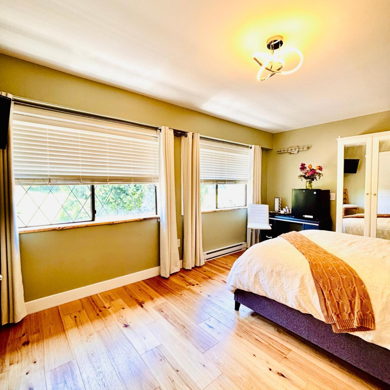 Oceanside Manor - Golf Course View Bed & Breakfast Qualicum Beach Ngoại thất bức ảnh